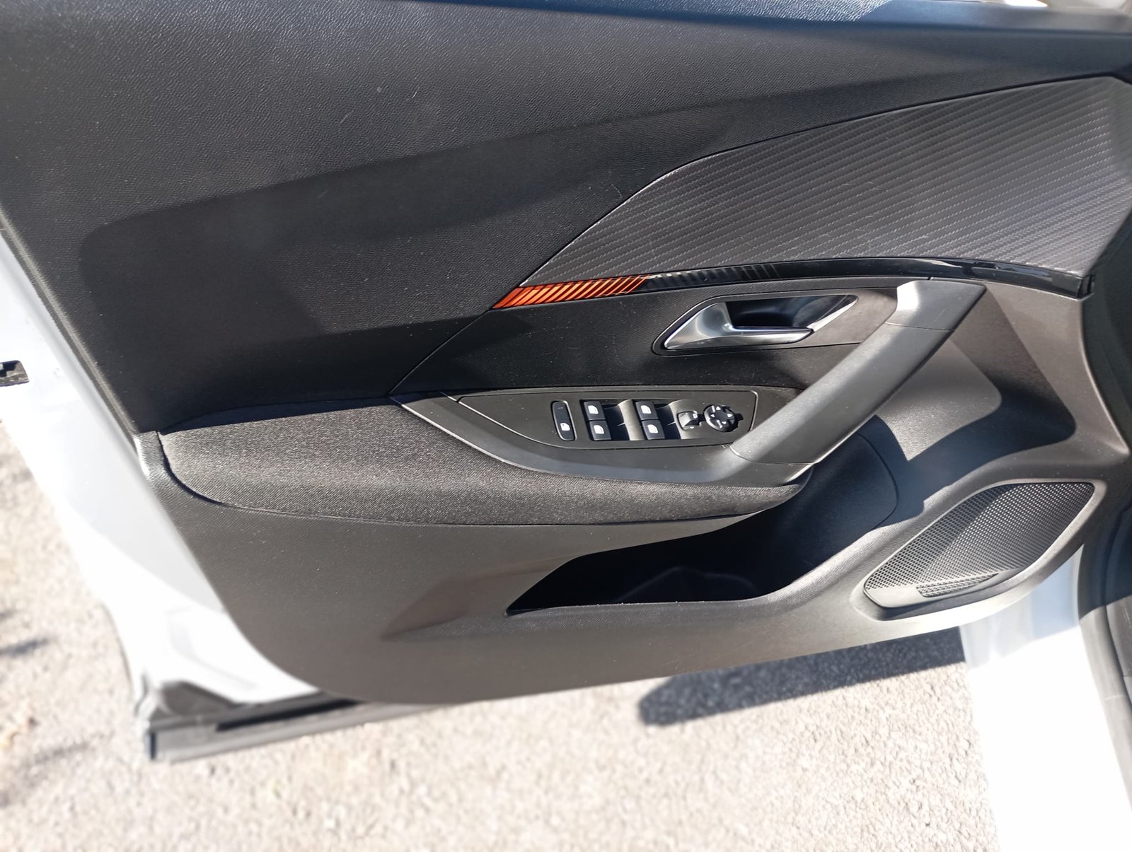 
								Peugeot 2008 1.5 BlueHDi Active Pack full									