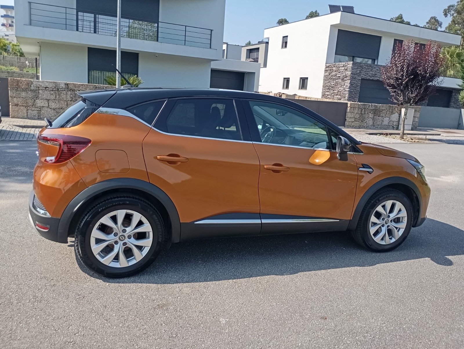 
								Renault Captur full									