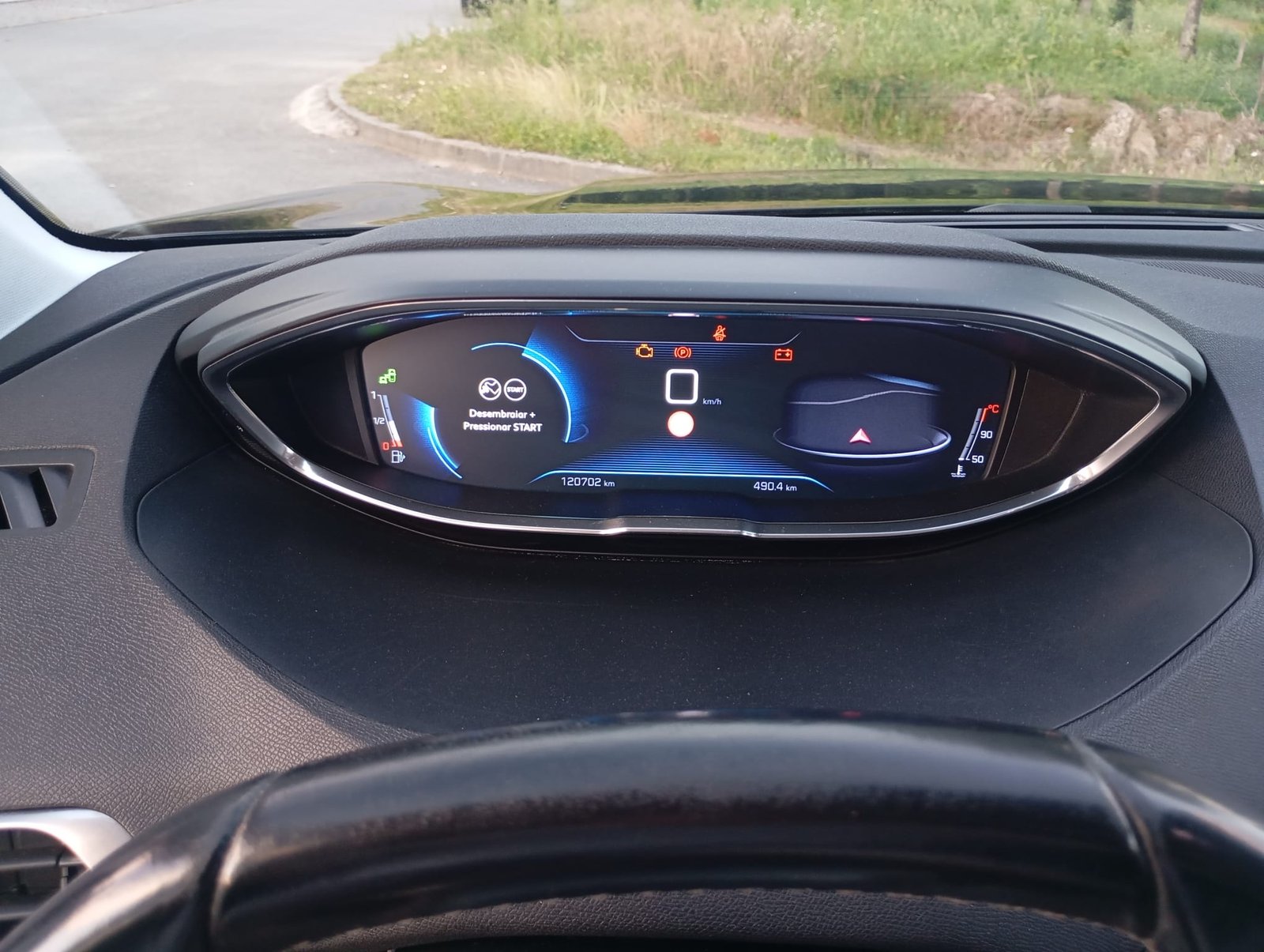 
								Peugeot 3008 full									