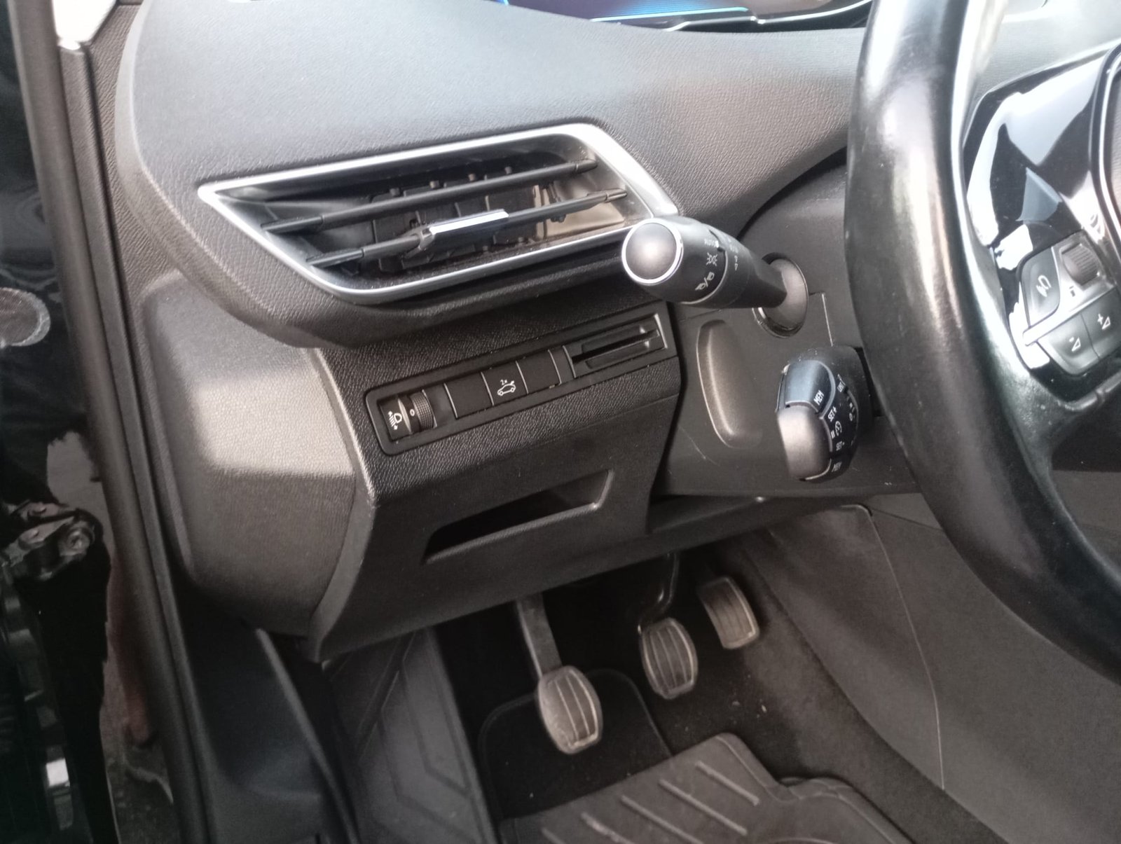 
								Peugeot 3008 full									