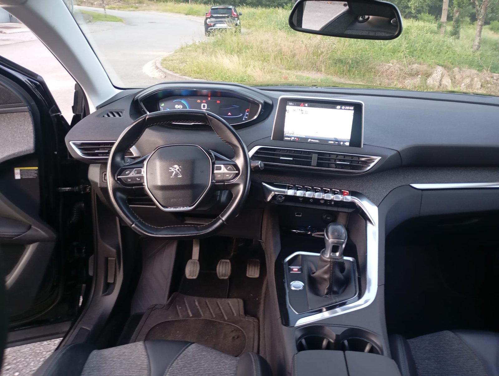 
								Peugeot 3008 full									