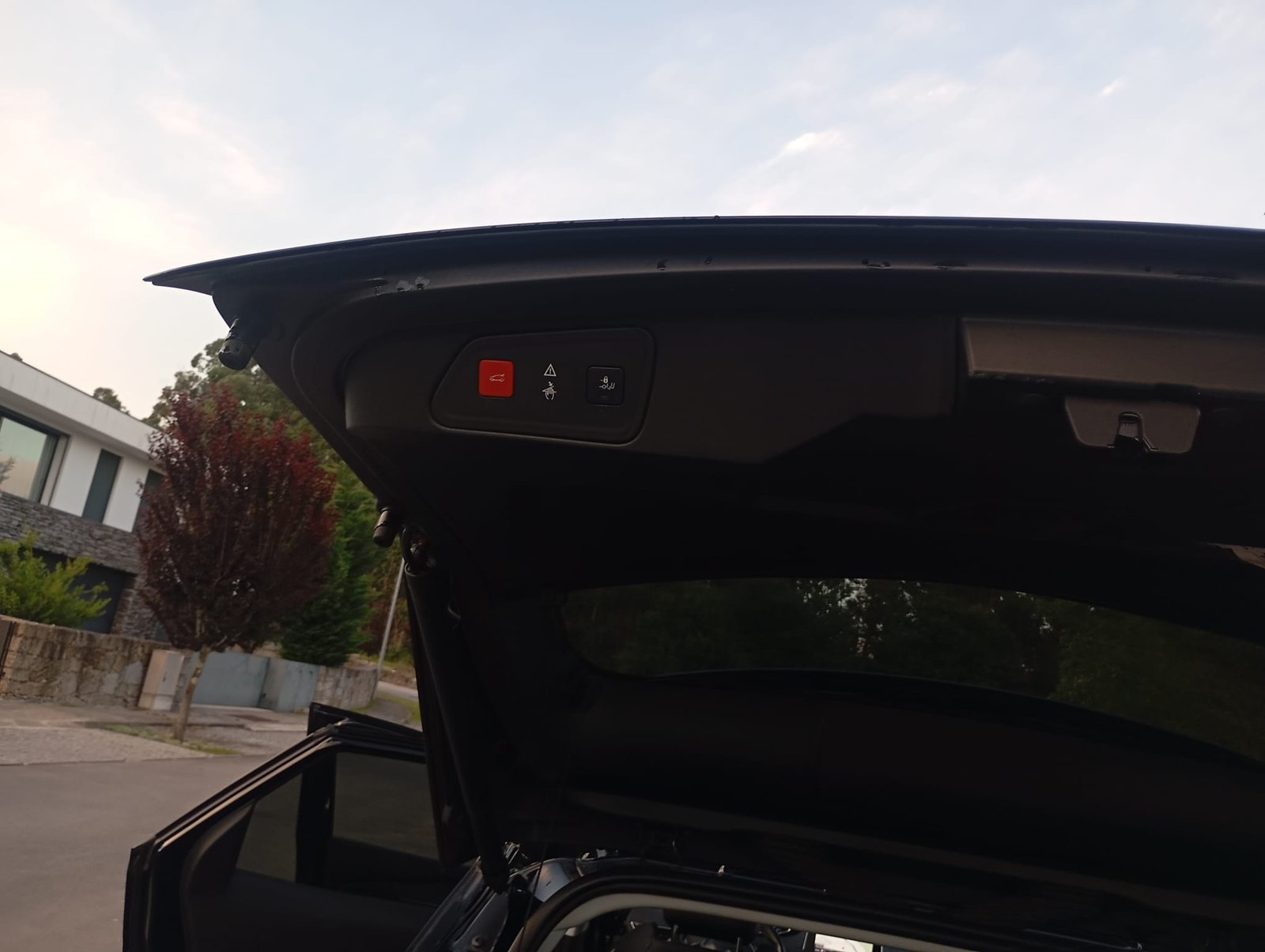 
								Peugeot 3008 full									