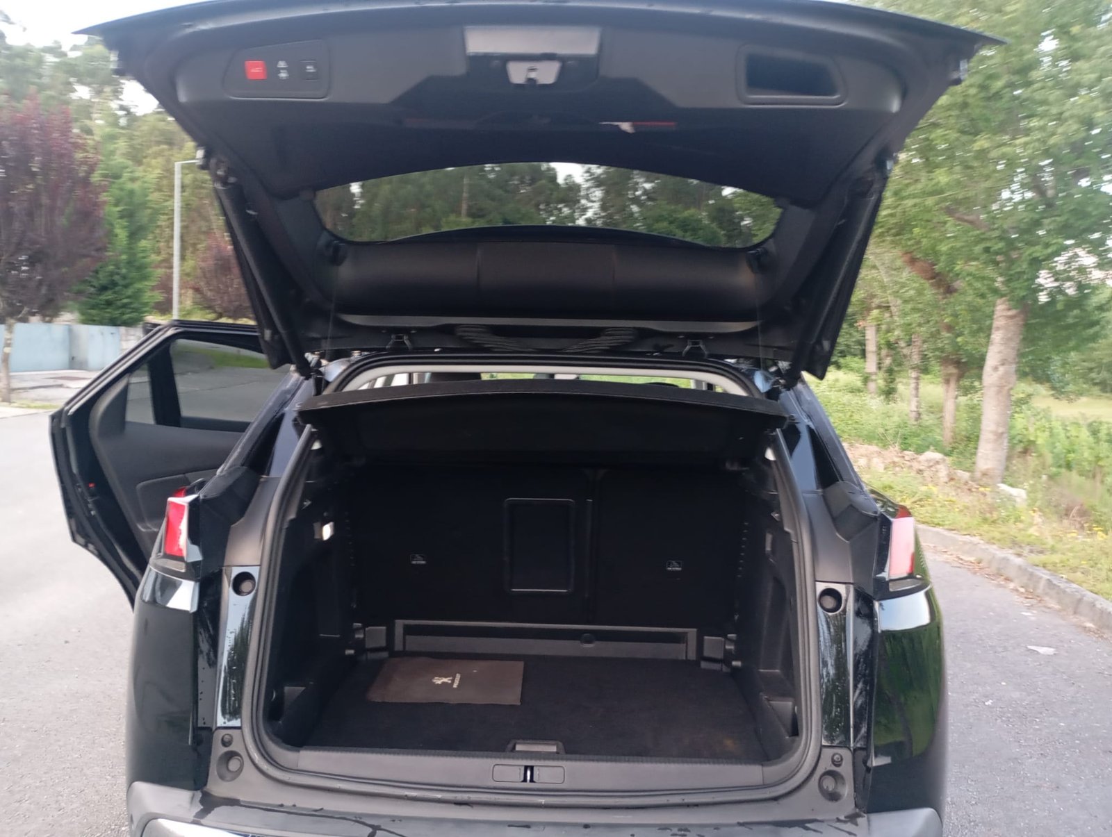 
								Peugeot 3008 full									