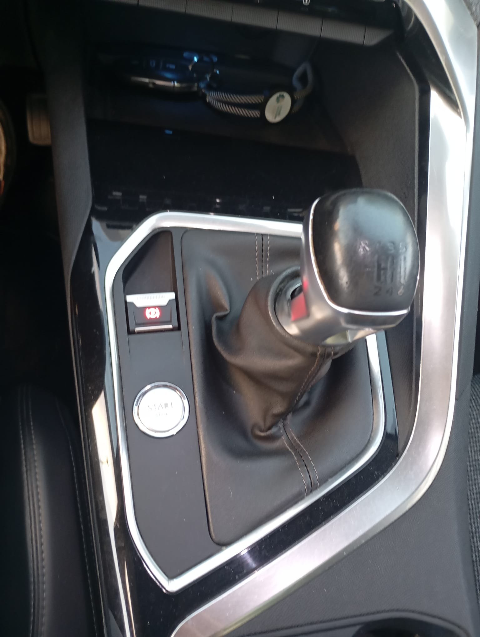 
								Peugeot 3008 full									