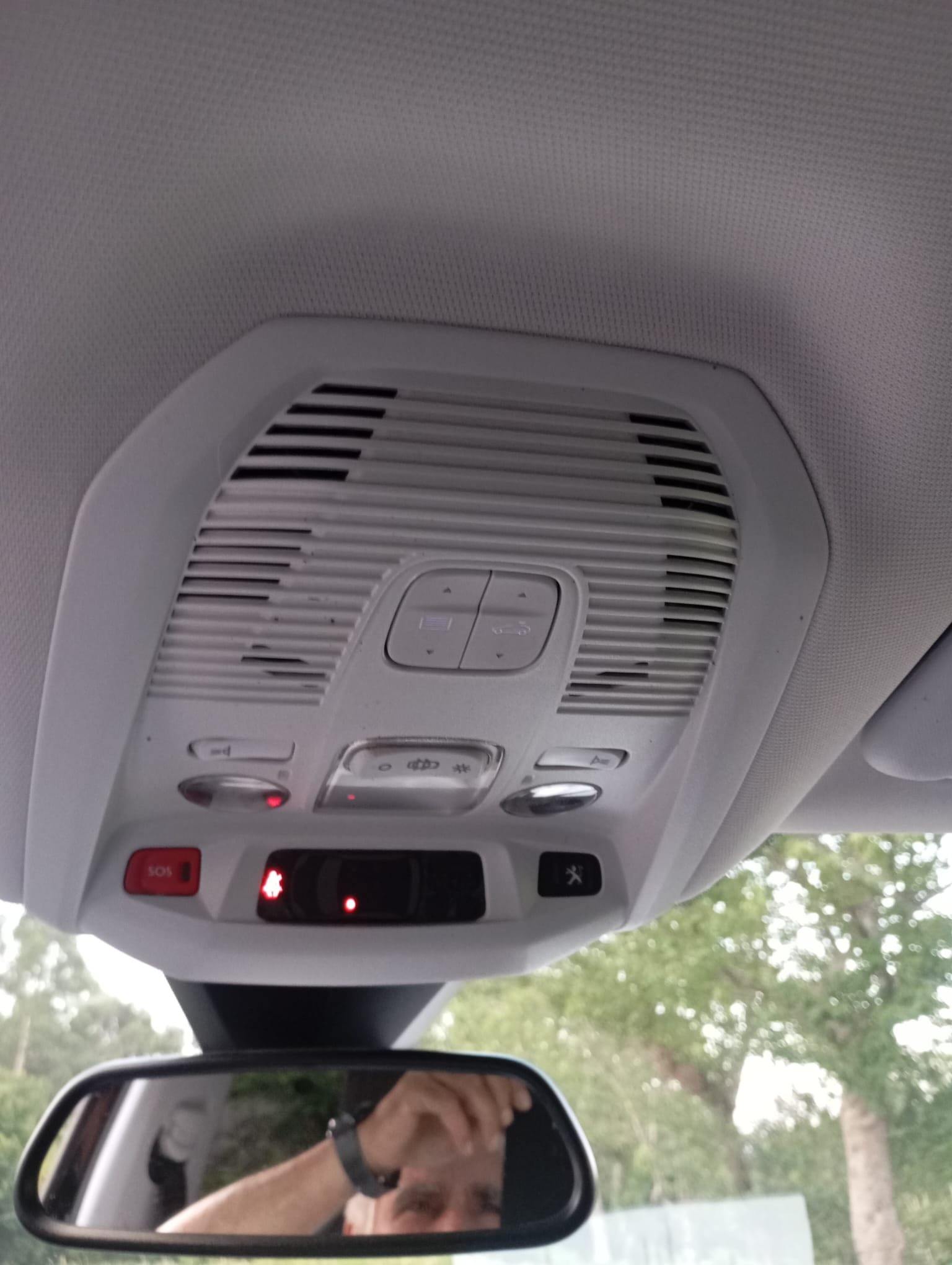 
								Peugeot 3008 full									