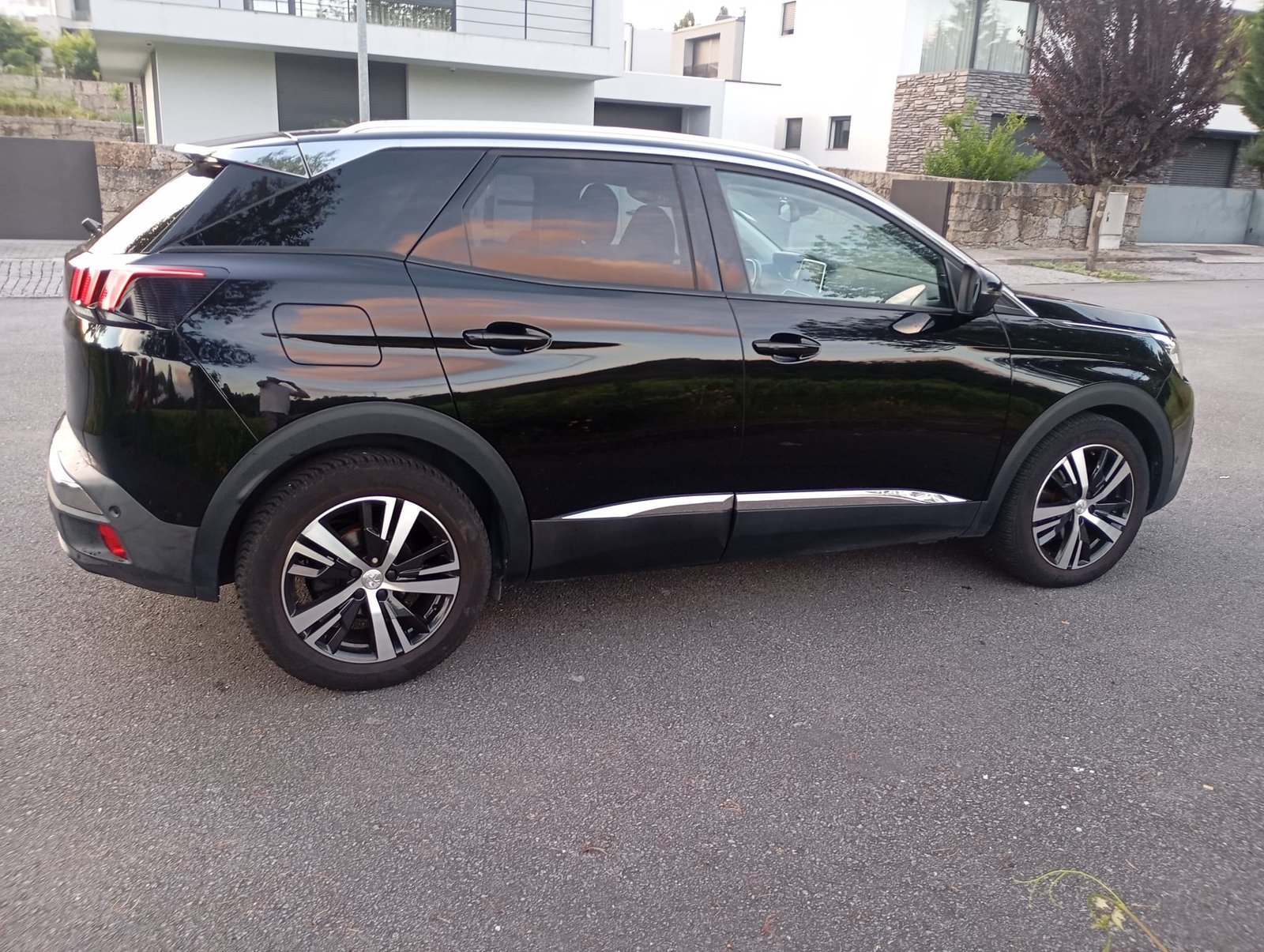 
								Peugeot 3008 full									